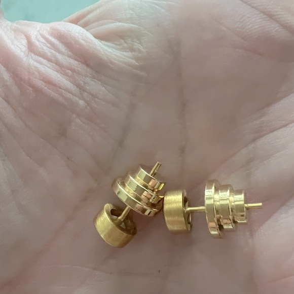 Dean Davidson Signature Small Knock Out Studs, Rainbow Moonstone semi-precious - Picture 5 of 6